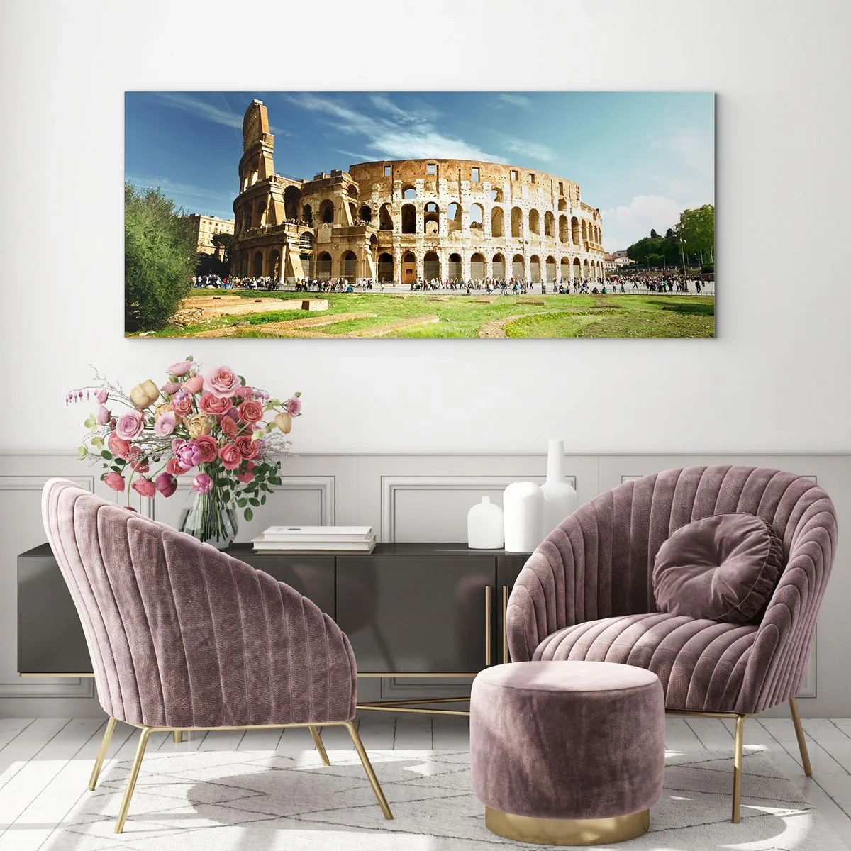 Quadro su vetro - Il Colosseo a Roma circondato dal verde e dal cielo azzurro - 120x50cm - Si sente ancora il rumore delle armi - Decorazione murale moderna per soggiorno e camera da letto ARTTOR