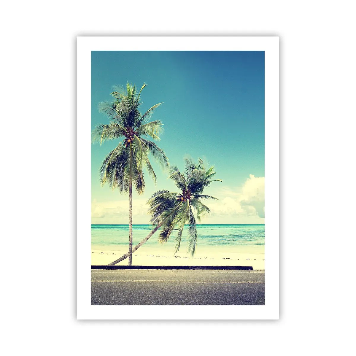 Poster - Due palme sulla spiaggia con un cielo azzurro - 50x70cm - Tempo di vacanze - Decorazione murale moderna per soggiorno e camera da letto ARTTOR