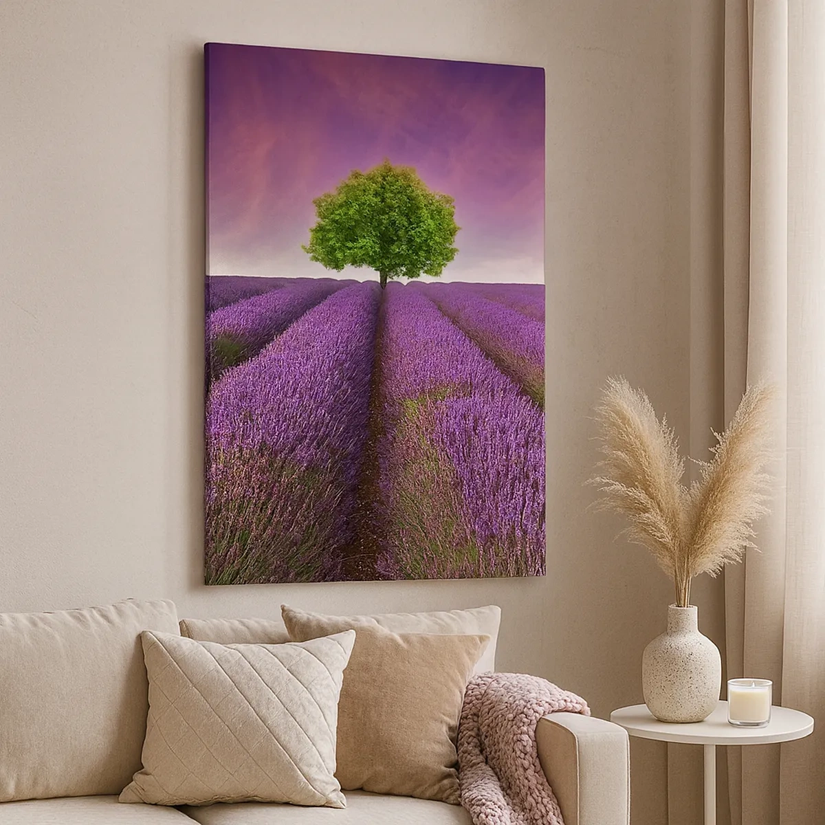 Quadro su tela - Stampe su Tela - Un campo di lavanda con un albero solitario e un cielo viola - 50x70cm - Sui campi di lavanda - Decorazione murale moderna per soggiorno e camera da letto ARTTOR