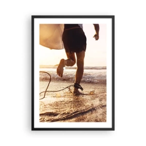 Poster in cornice nera - Un surfista corre in acqua al tramonto - 50x70cm - L'incontro delle onde - Decorazione murale moderna per soggiorno e camera da letto ARTTOR
