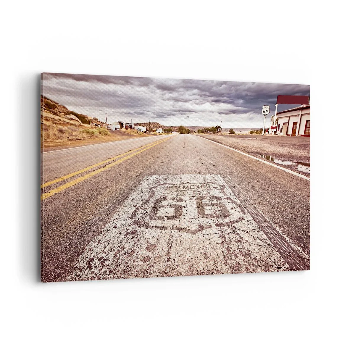 Quadro su tela - Stampe su Tela - Route 66 in un clima desertico con un cielo pittoresco - 120x80cm - La Route 66: una leggenda americana - Decorazione murale moderna per soggiorno e camera da letto ARTTOR