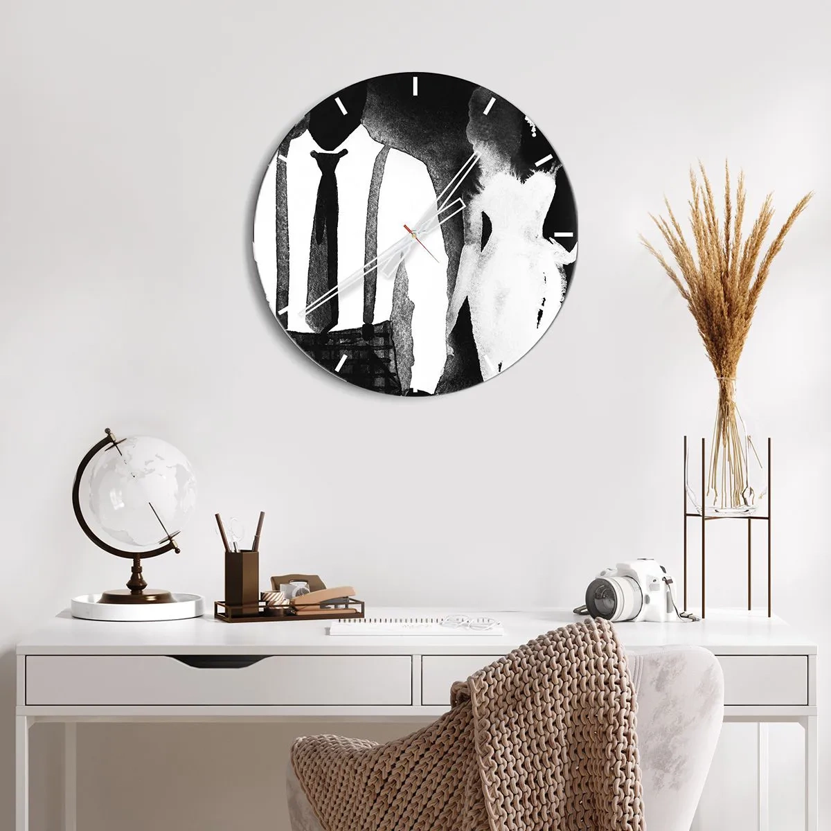 Orologio da parete - Orologio in Vetro - Silhouette di una donna e di un uomo in un'atmosfera noir in bianco e nero - 30x30cm - Atmosfera noir - Decorazione murale moderna per soggiorno, cucina e camera da letto ARTTOR