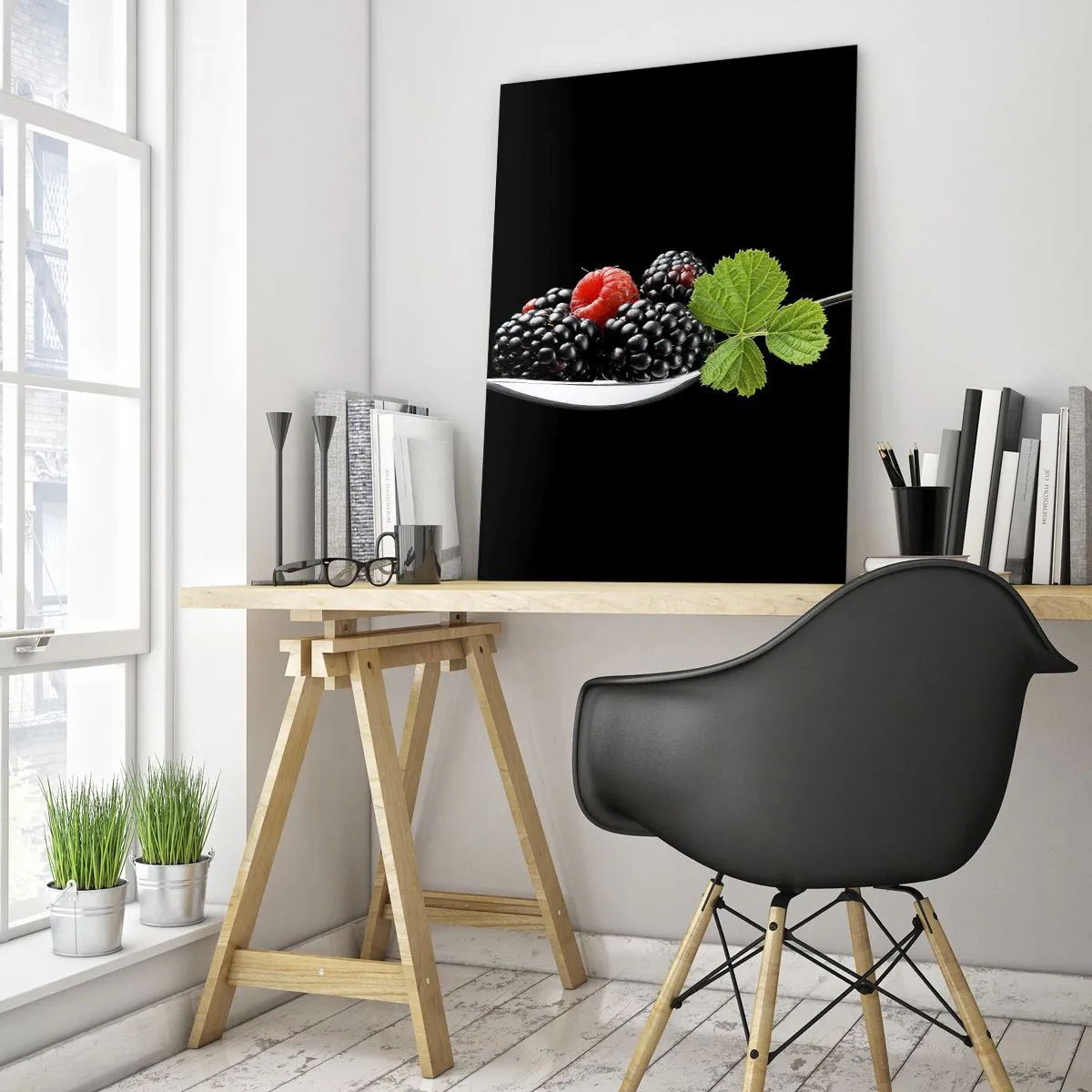 Quadro su vetro - Lamponi e more su un cucchiaio con una foglia verde su uno sfondo nero - 50x70cm - I sapori della freschezza - Decorazione murale moderna per soggiorno e camera da letto ARTTOR