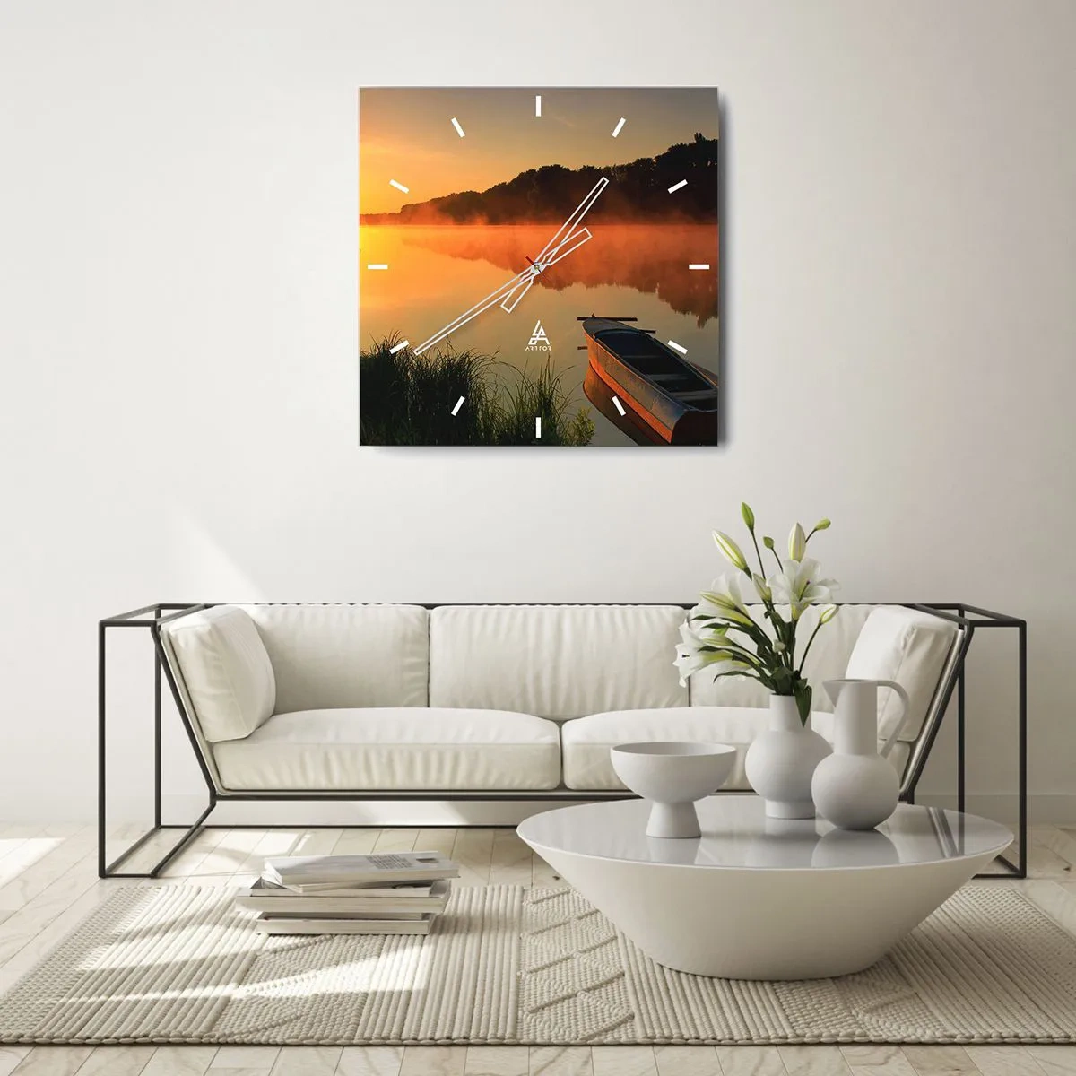 Orologio da parete - Orologio in Vetro - Nebbia mattutina sul fiume con una barca sotto i raggi del sole - 30x30cm - Alba sull'acqua, come uno specchio - Decorazione murale moderna per soggiorno e camera da letto ARTTOR