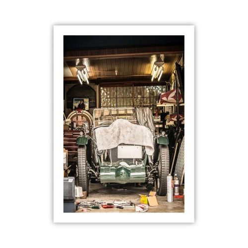 Poster - Un'auto d'epoca in un garage circondata da attrezzi - 50x70cm - Ritorno al passato - Decorazione murale moderna per soggiorno e camera da letto ARTTOR