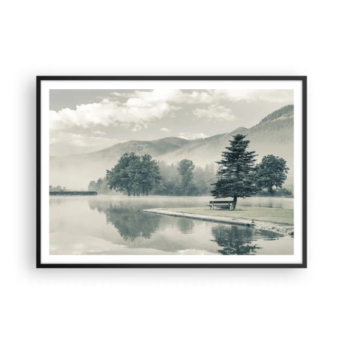 Poster in cornice nera - Un pittoresco lago con una panchina e la nebbia sullo sfondo - 100x70cm - Il lago dorme ancora - Decorazione murale moderna per soggiorno e camera da letto ARTTOR