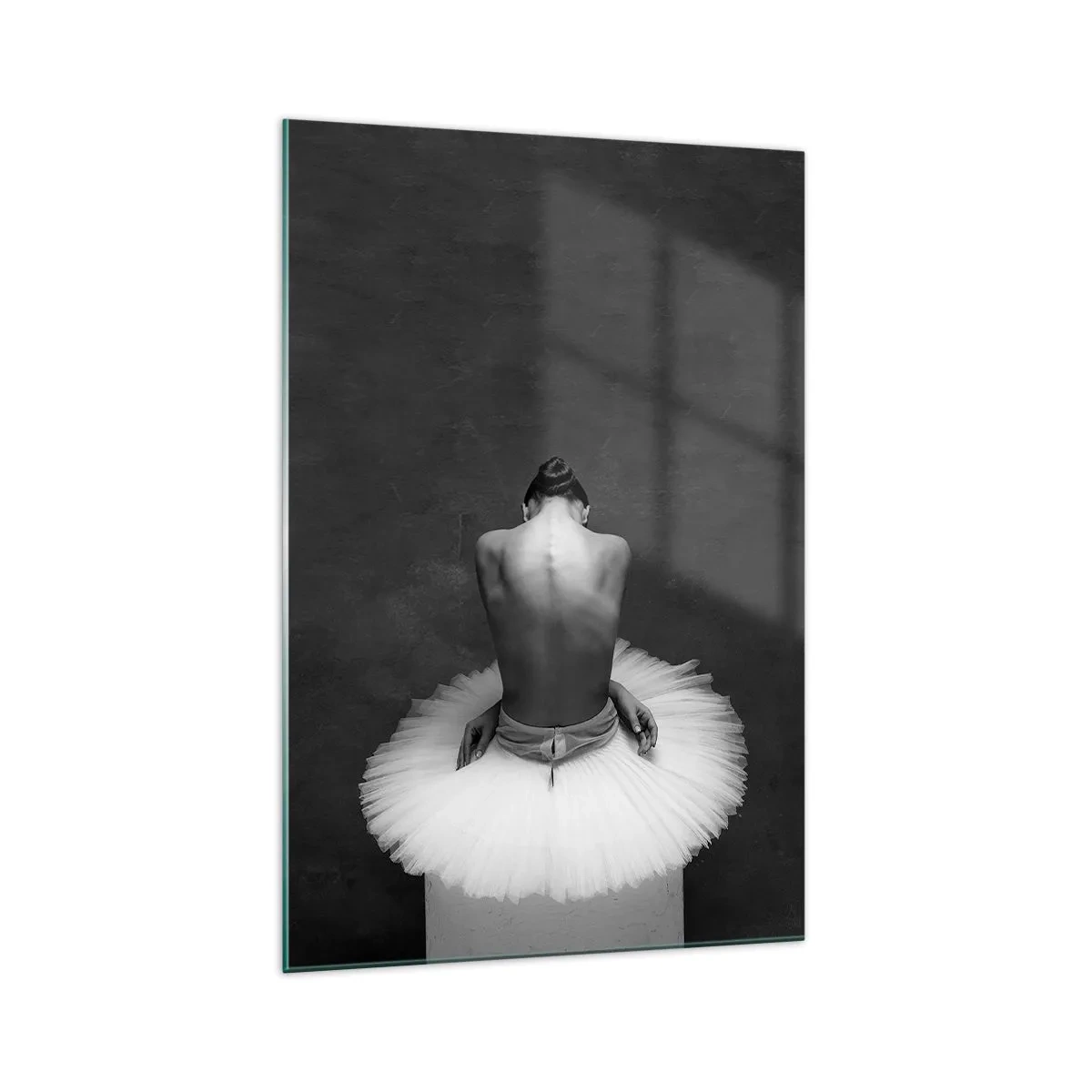 Quadro su vetro - Una ballerina in una posa classica su uno sfondo scuro. - 70x100cm - Fiorisce adesso - Decorazione murale moderna per soggiorno e camera da letto ARTTOR