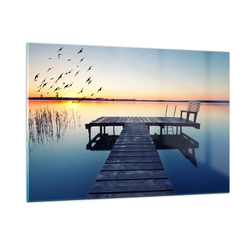Quadro su vetro - Un molo sul lago con vista sul tramonto e sugli uccelli in volo - 120x80cm - È stata una buona giornata - Decorazione murale moderna per soggiorno e camera da letto ARTTOR