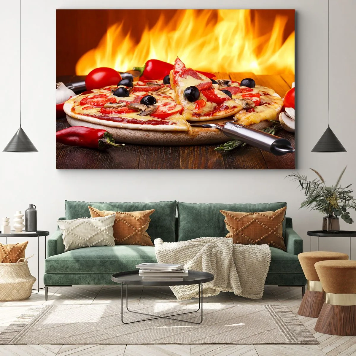 Quadro su tela - Stampe su Tela - Pizza con olive, pomodori e peperoni su sfondo di fiamme - 70x50cm - From Italy with love - Decorazione murale moderna per soggiorno e camera da letto ARTTOR