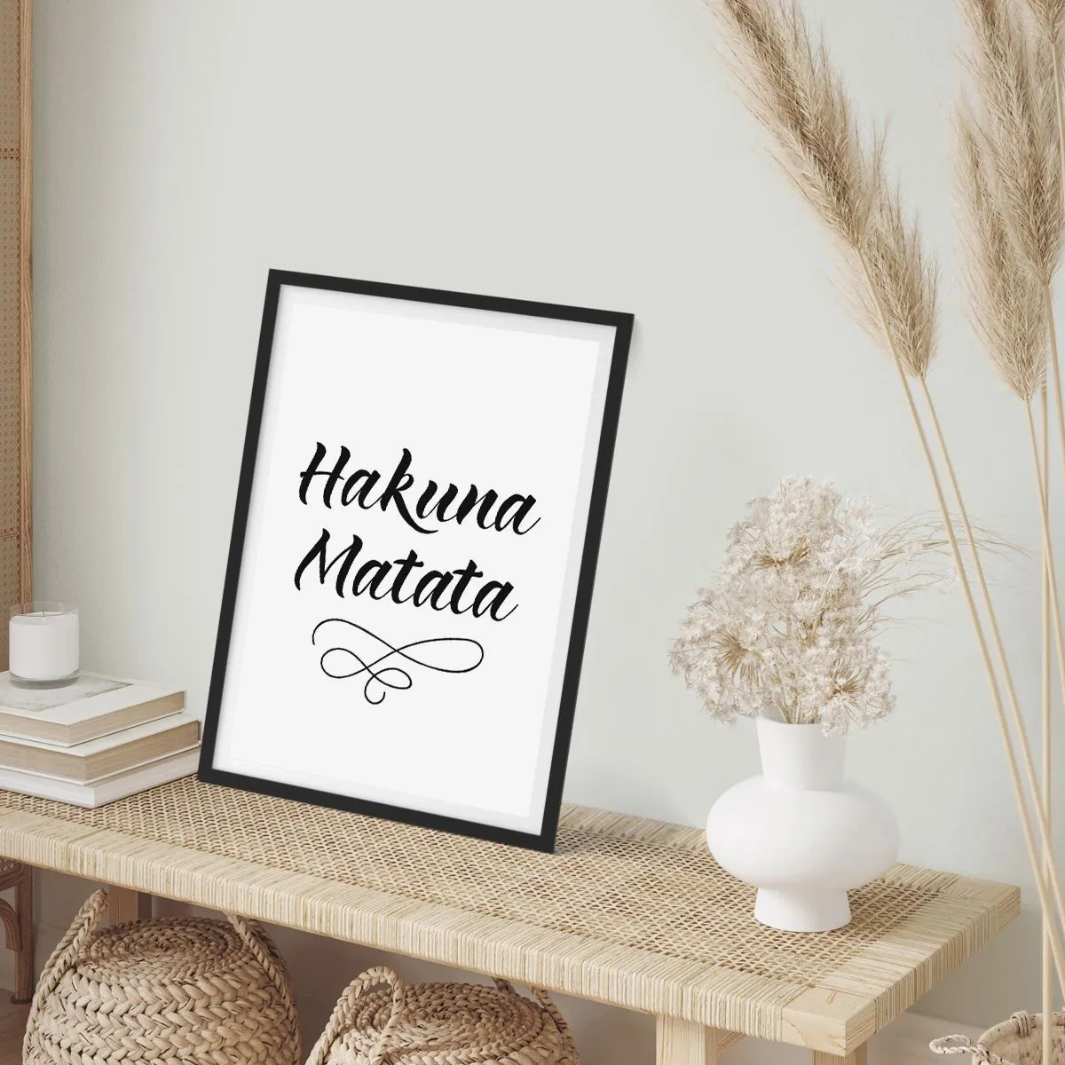 Poster in cornice nera - Scritta Hakuna Matata nera su sfondo bianco - 50x70cm - Il miglior consiglio - Decorazione murale moderna per soggiorno e camera da letto ARTTOR