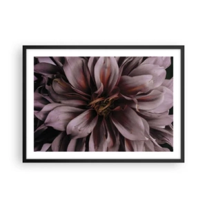 Poster in cornice nera - Dettaglio ravvicinato di un grande fiore in colori tenui - 70x50cm - Cuore d'aprile - Decorazione murale moderna per soggiorno e camera da letto ARTTOR