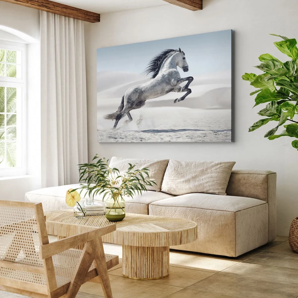 Quadro su tela - Stampe su Tela - Un cavallo bianco al galoppo sullo sfondo delle dune del deserto - 100x70cm - Il principe arabo - Decorazione murale moderna per soggiorno e camera da letto ARTTOR