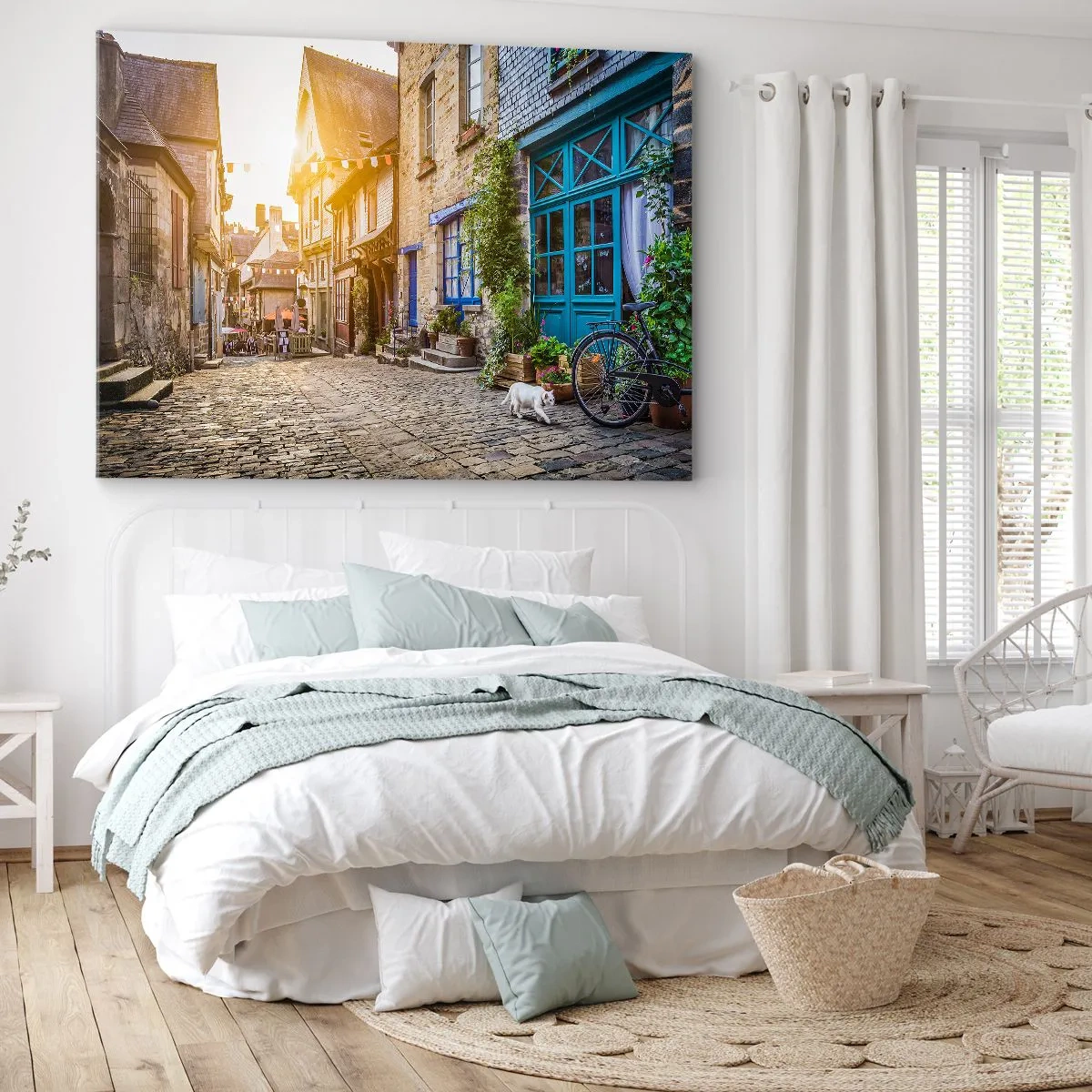 Quadro su tela - Stampe su Tela - Una strada affascinante con pavimentazione in pietra esposta alla luce del sole - 100x70cm - Lo spirito bianco della cittadina - Decorazione murale moderna per soggiorno e camera da letto ARTTOR