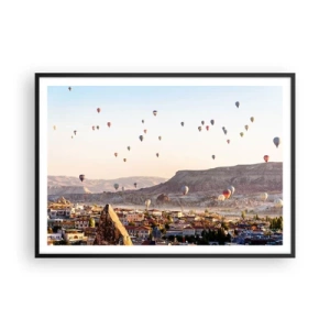 Poster in cornice nera - Cappadocia con mongolfiere sullo sfondo di pittoresche colline - 100x70cm - Come navi nel cielo - Decorazione murale moderna per soggiorno e camera da letto ARTTOR