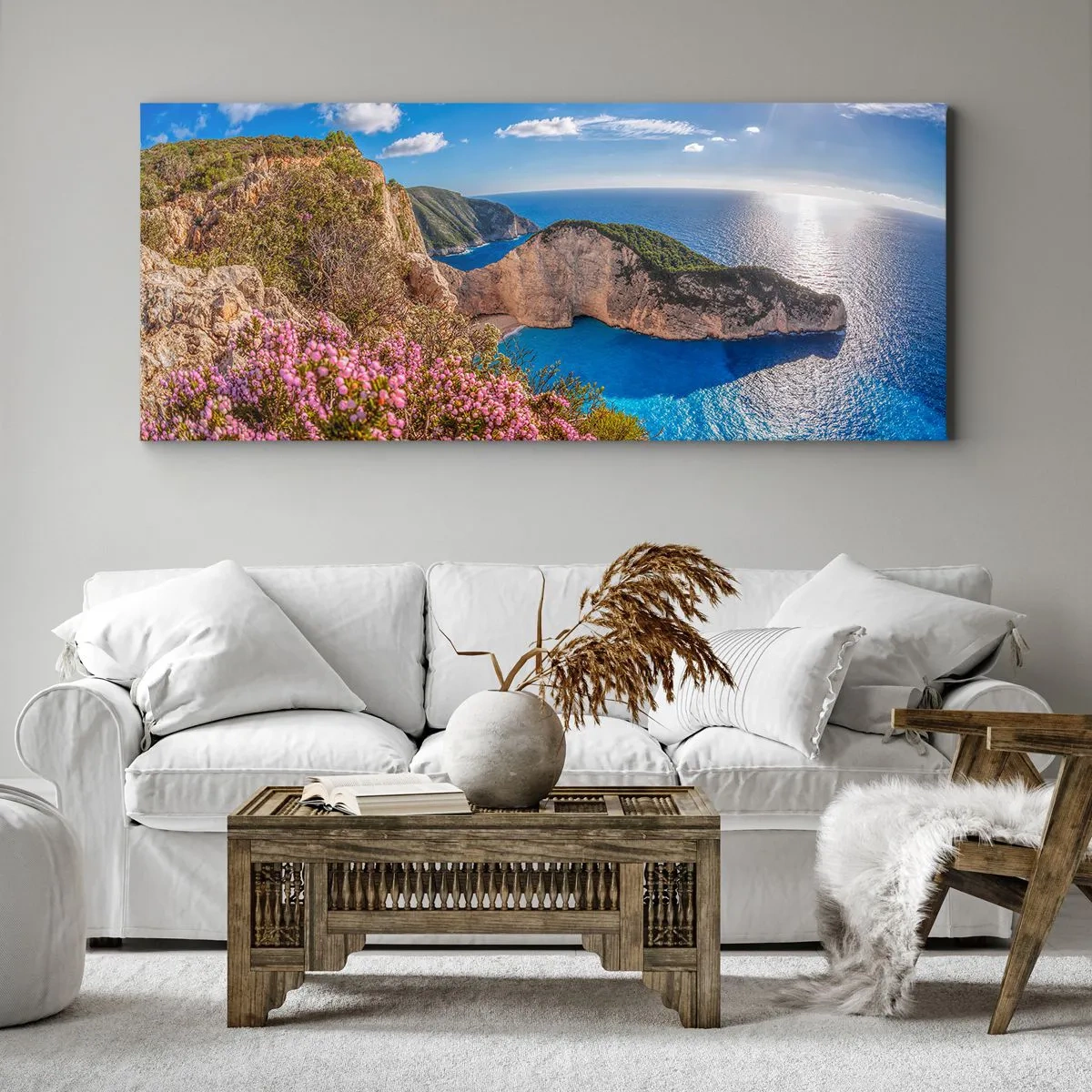 Quadro su tela - Stampe su Tela - Una scogliera con fiori, un mare turchese e un soleggiato paesaggio greco - 120x50cm - Le mie grosse vacanze greche - Decorazione murale moderna per soggiorno e camera da letto ARTTOR