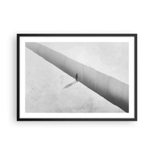 Poster in cornice nera - Una figura solitaria è in piedi su un profondo abisso in un ambiente monocromatico. - 70x50cm - Un obiettivo chiaro - Decorazione murale moderna per soggiorno e camera da letto ARTTOR