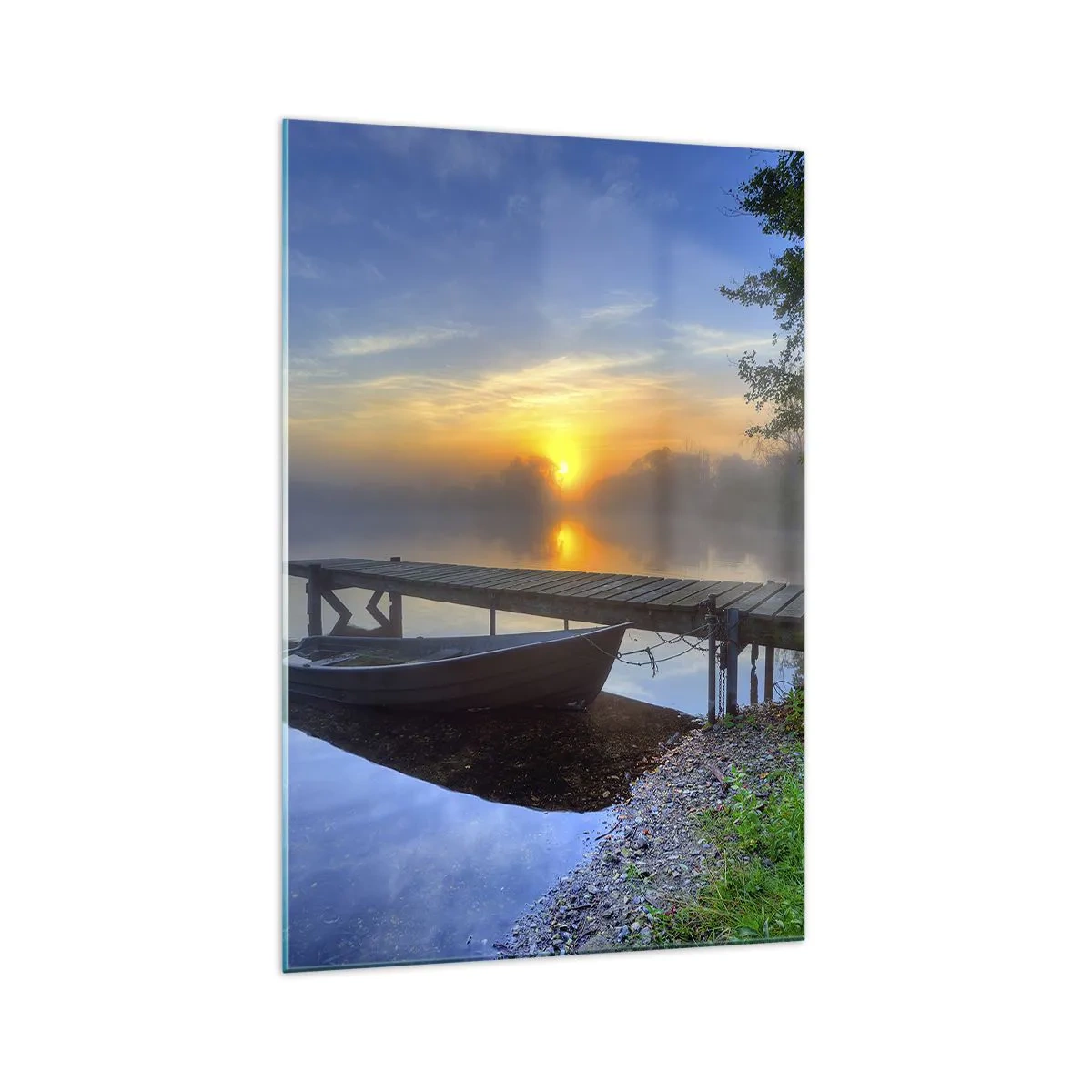 Quadro su vetro - Un molo sul lago all'alba con una barca sulla riva - 70x100cm - Come la normalità diventa magica - Decorazione murale moderna per soggiorno e camera da letto ARTTOR