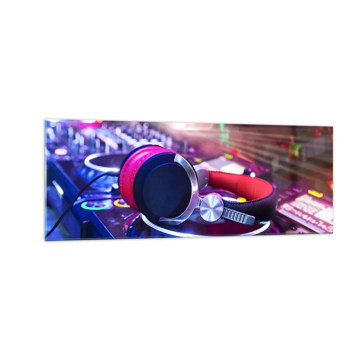 Quadro su vetro - Cuffie da DJ su una console illuminata dai riflettori a una festa - 140x50cm - Sarà fantastico - Decorazione murale moderna per soggiorno e camera da letto ARTTOR