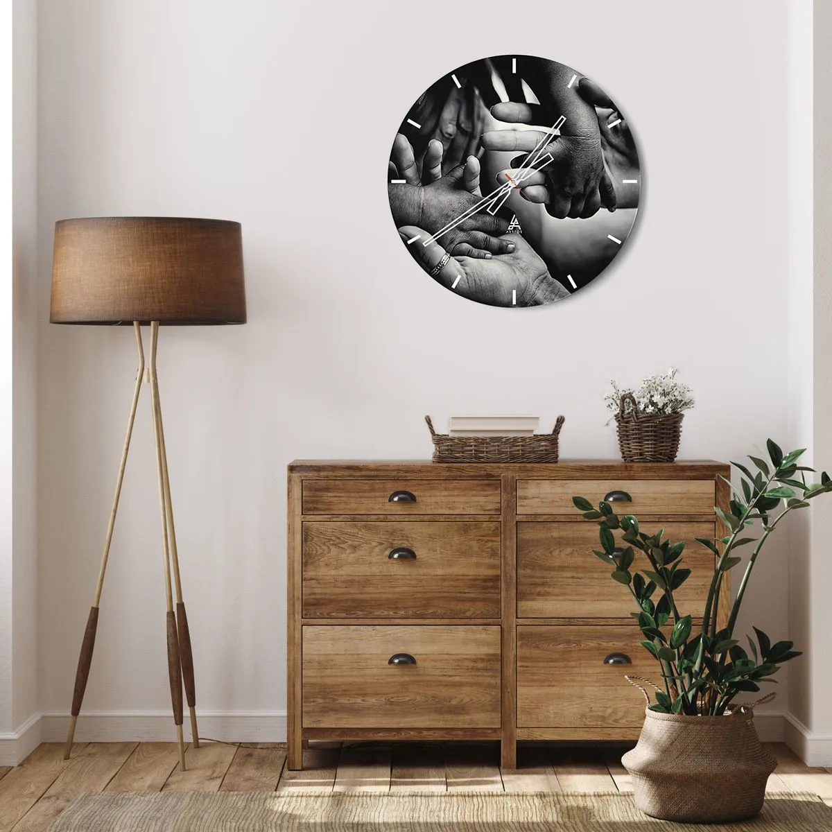 Orologio da parete - Orologio in Vetro - Mani che si toccano in un gesto di unità - 30x30cm - Umanità - Decorazione murale moderna per soggiorno, cucina e camera da letto ARTTOR