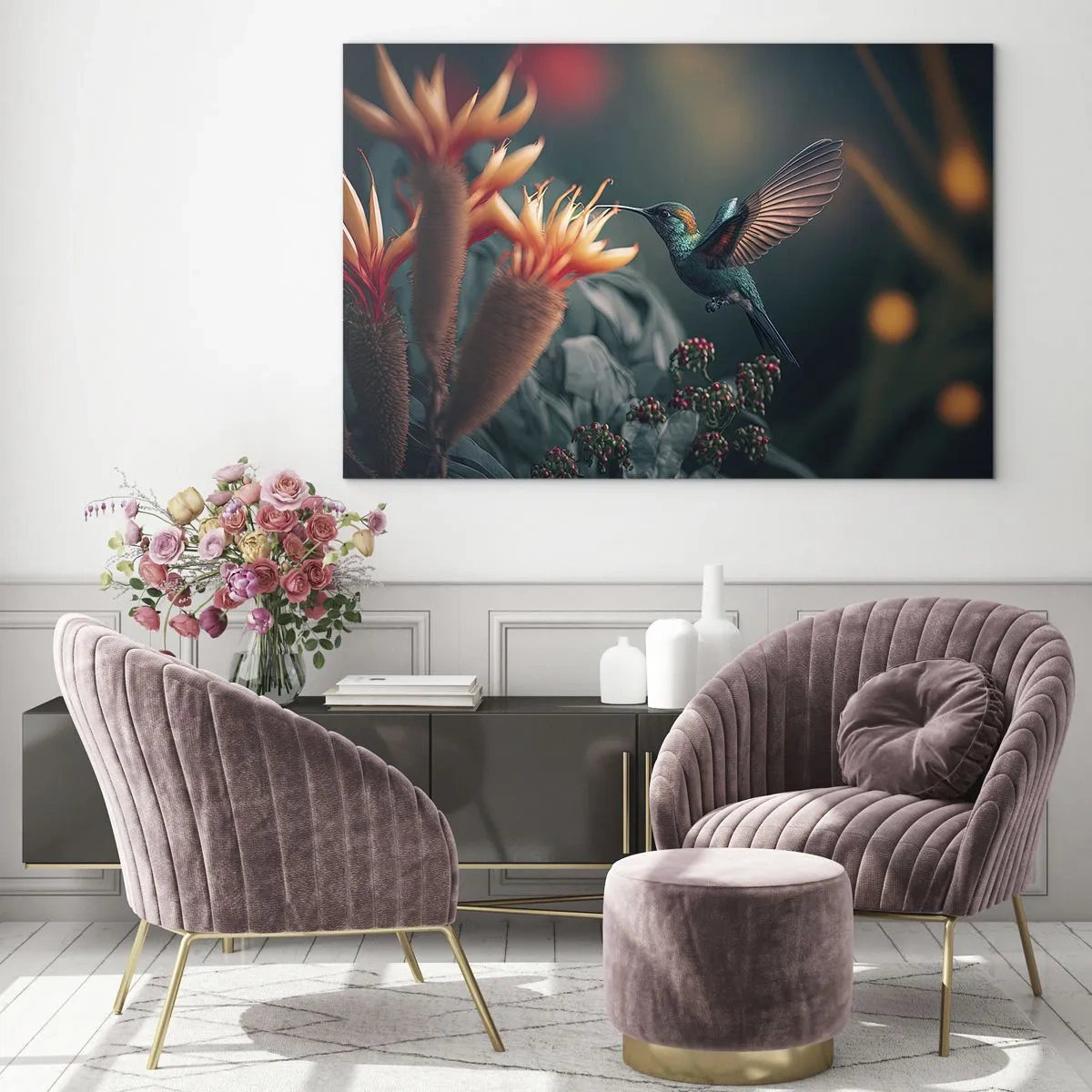 Quadro su vetro - Un colibrì volteggia tra le foglie sopra fiori esotici. - 70x50cm - Una vita davvero a colori - Decorazione murale moderna per soggiorno e camera da letto ARTTOR