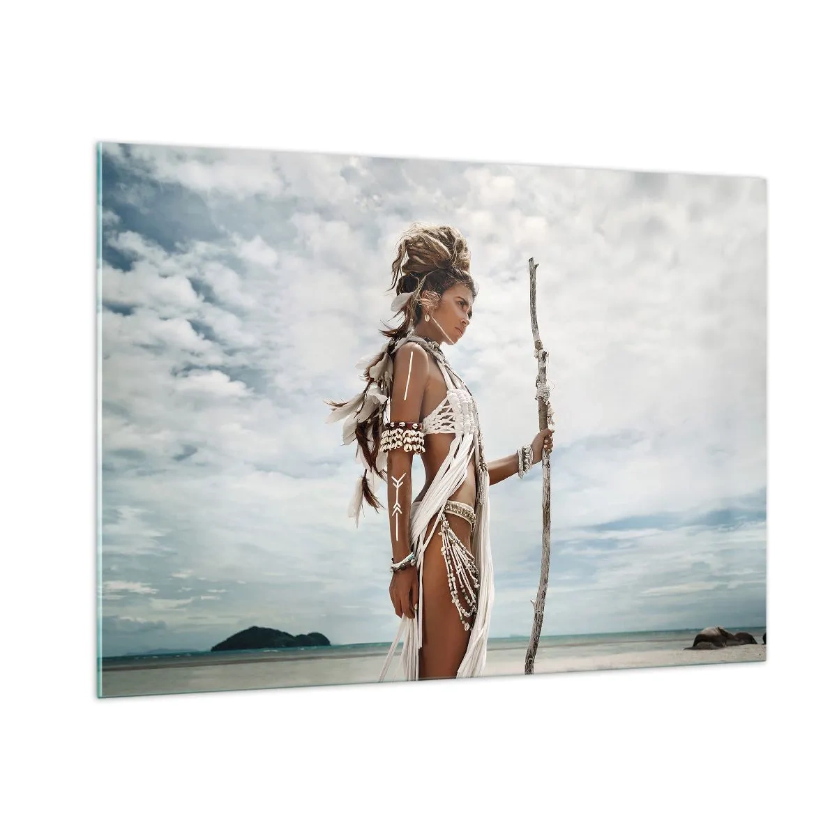 Quadro su vetro - Una figura esotica contro la spiaggia e il cielo - 100x70cm - La regina dei tropici - Decorazione murale moderna per soggiorno e camera da letto ARTTOR