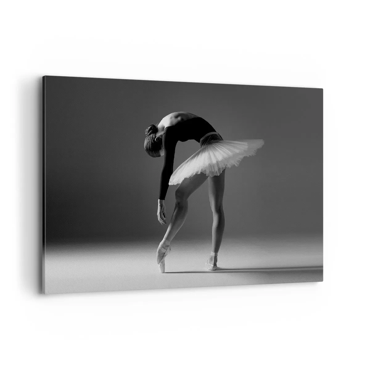 Quadro su tela - Stampe su Tela - Una ballerina in una posa elegante su uno sfondo bianco e nero - 120x80cm - Bella ballerina - Decorazione murale moderna per soggiorno e camera da letto ARTTOR