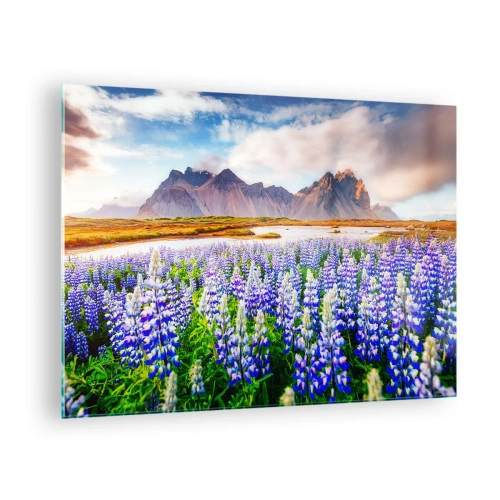 Quadro su vetro - Un paesaggio montano con un prato fiorito e cime maestose - 70x50cm - Forza e asprezza accanto alla mitezza - Decorazione murale moderna per soggiorno e camera da letto ARTTOR