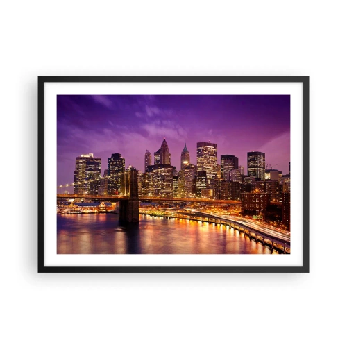 Poster in cornice nera - Panorama della città con il ponte nella luce della sera contro il cielo viola - 70x50cm - Manhattan in viola e oro - Decorazione murale moderna per soggiorno e camera da letto ARTTOR