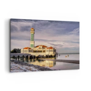 Quadro su tela - Stampe su Tela - Un imponente edificio con un minareto sull'acqua circondato da un paesaggio tranquillo - 120x80cm - Il tempio della natura - Decorazione murale moderna per soggiorno e camera da letto ARTTOR