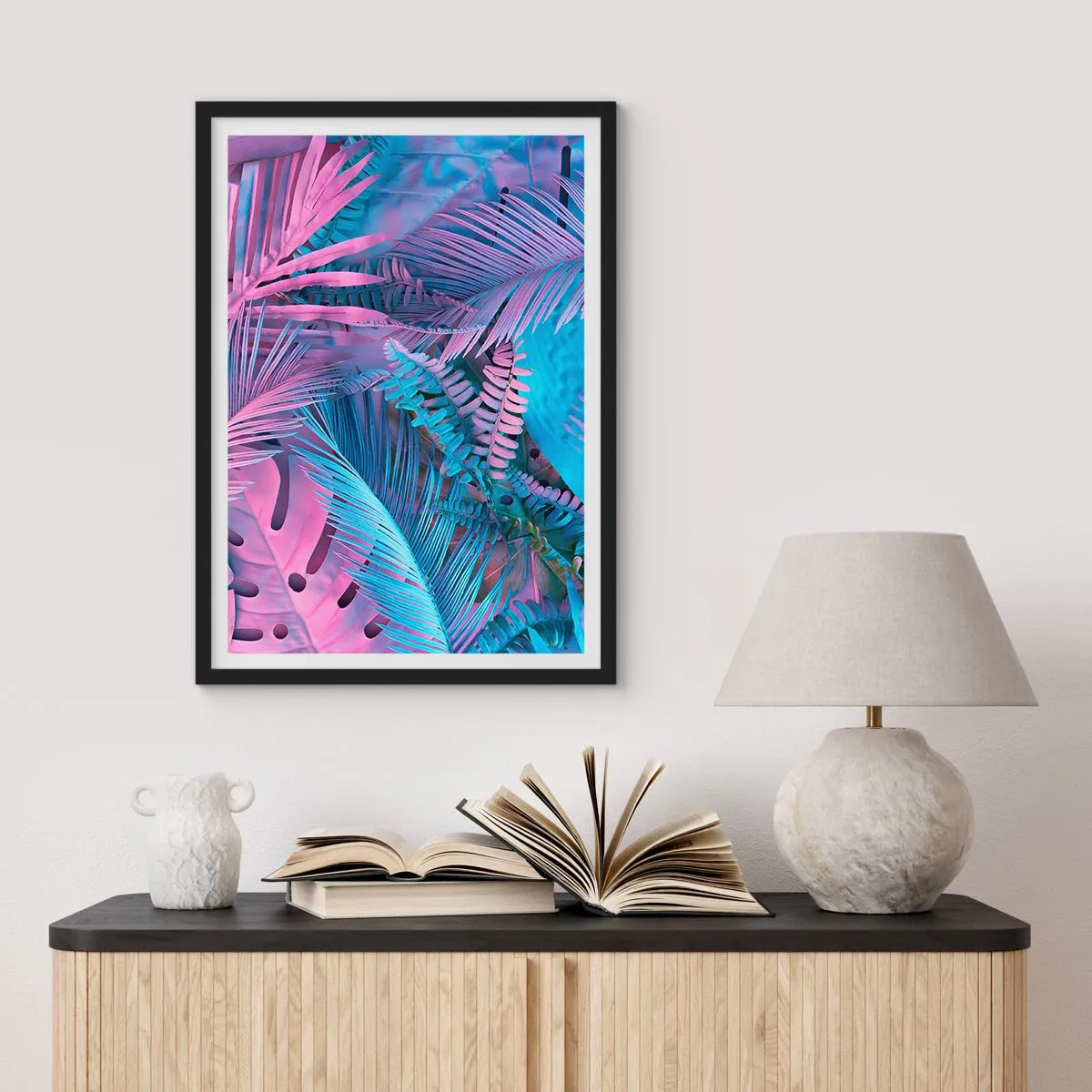 Poster in cornice nera - Foglie tropicali colorate in tonalità neon di rosa e blu - 50x70cm - Tropici in rosa e blu - Decorazione murale moderna per soggiorno e camera da letto ARTTOR