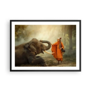 Poster in cornice nera - Un monaco e un elefante in armonia sullo sfondo della natura - 70x50cm - Incontro nel viaggio - Decorazione murale moderna per soggiorno e camera da letto ARTTOR