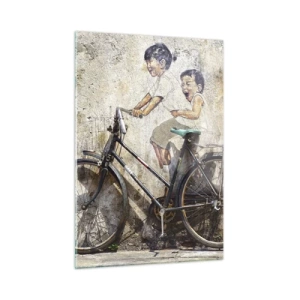 Quadro su vetro - Un murale con una bicicletta e figure di bambini sullo sfondo di un muro. - 50x70cm - Vero o falso? - Decorazione murale moderna per soggiorno e camera da letto ARTTOR
