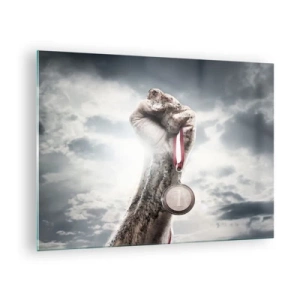 Quadro su vetro - Una mano che tiene una medaglia su uno sfondo di nuvole - 70x50cm - Per aspera ad astra - Decorazione murale moderna per soggiorno e camera da letto ARTTOR