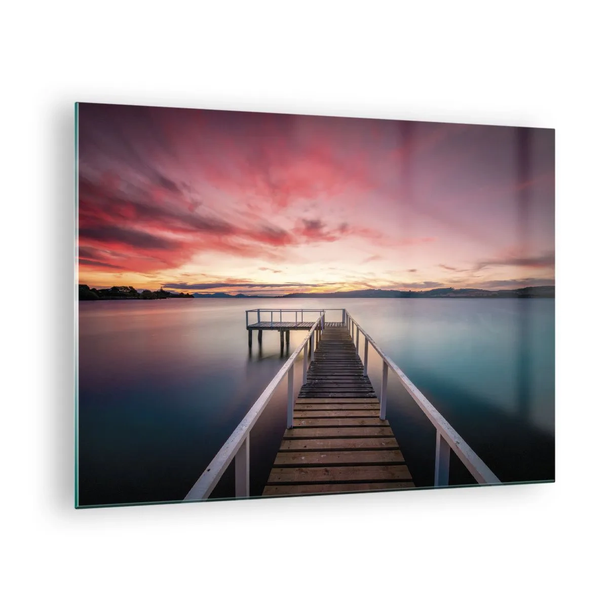 Quadro su vetro - Molo sul lago al tramonto con cielo rosa - 70x50cm - La fiamma mite della sera - Decorazione murale moderna per soggiorno e camera da letto ARTTOR