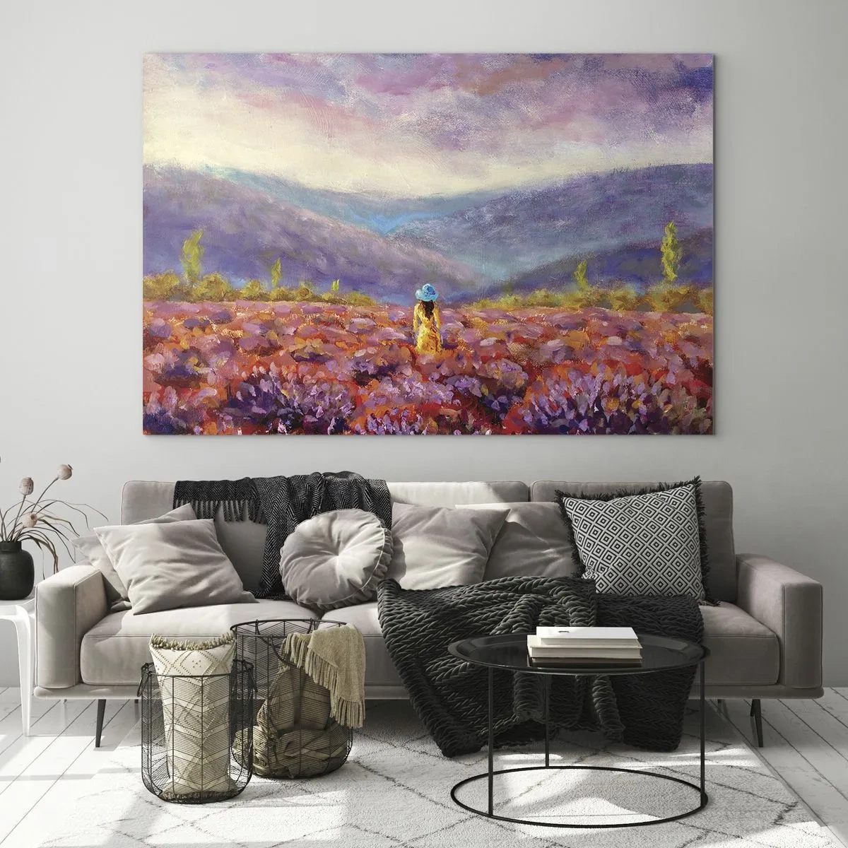 Quadro su vetro - Una figura che indossa un cappello in un campo di lavanda al tramonto - 100x70cm - Nel mondo di lavanda - Decorazione murale moderna per soggiorno e camera da letto ARTTOR