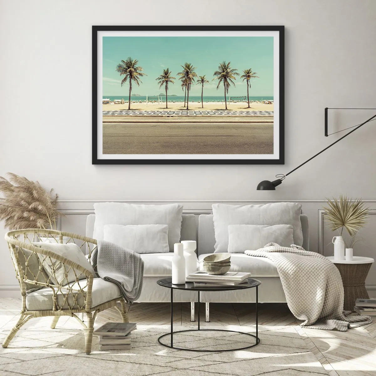 Poster in cornice nera - Palme sulla spiaggia con vista sul mare e sul cielo azzurro - 100x70cm - A guardia della spiaggia - Decorazione murale moderna per soggiorno e camera da letto ARTTOR