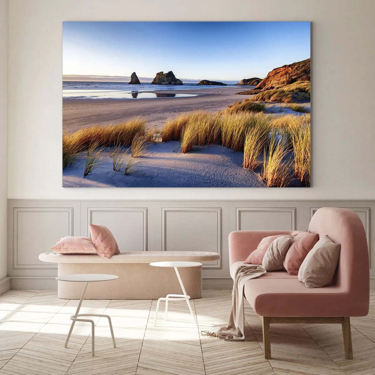 Quadro su vetro - Una spiaggia all'alba con erba e rocce sullo sfondo e un mare calmo - 70x50cm - Per i cercatori di pace - Decorazione murale moderna per soggiorno e camera da letto ARTTOR