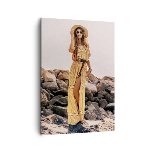 Quadro su tela - Stampe su Tela - Una donna in stile boho sullo sfondo di una spiaggia rocciosa - 50x70cm - La magia delle pietre - Decorazione murale moderna per soggiorno e camera da letto ARTTOR