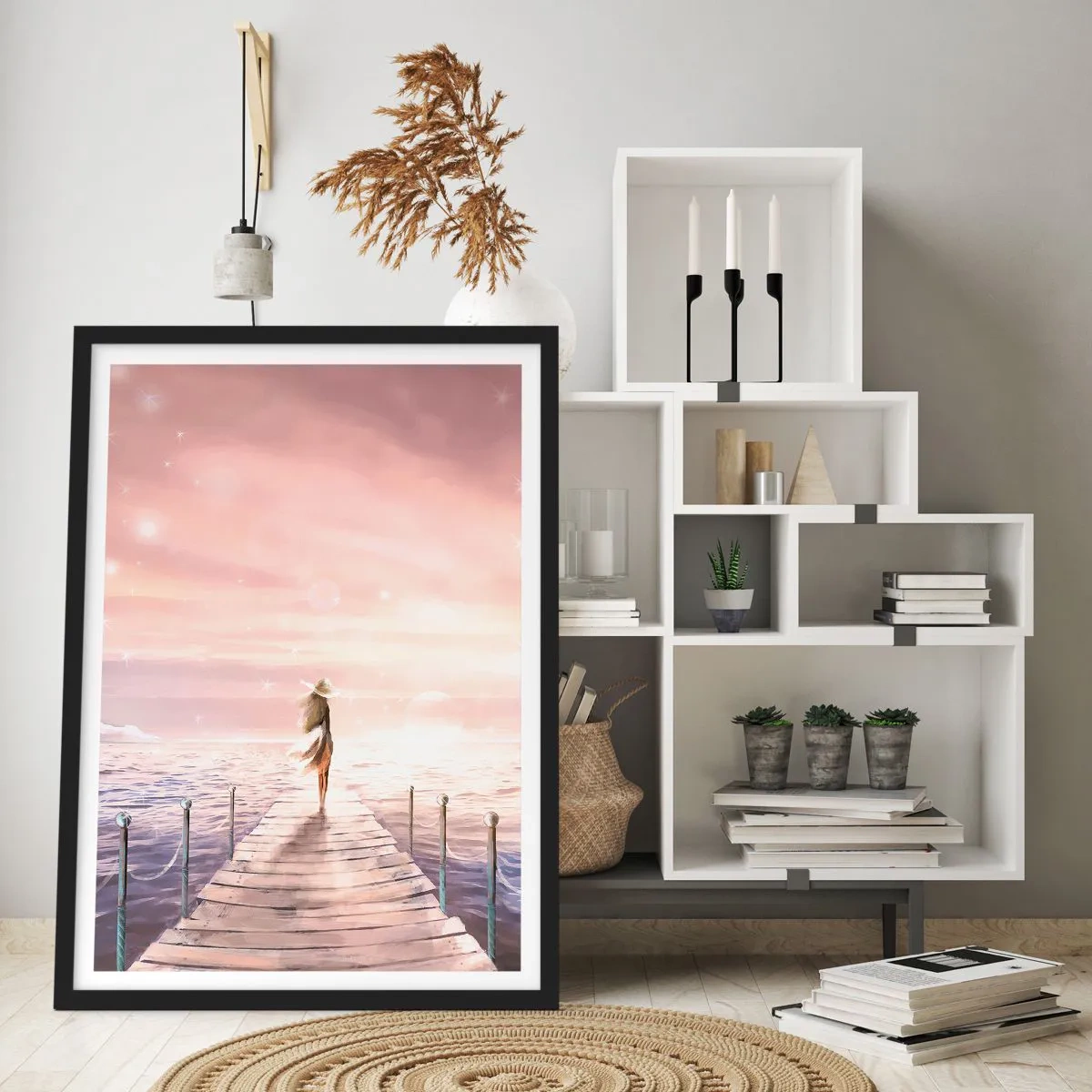 Poster in cornice nera - Romantico tramonto sul molo con una donna con un cappello - 50x70cm - Alla luce del sogno - Decorazione murale moderna per soggiorno e camera da letto ARTTOR