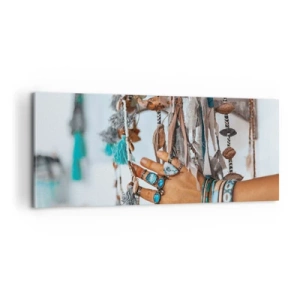 Quadro su tela - Stampe su Tela - Una mano adornata con gioielli boho con decorazioni sullo sfondo - 120x50cm - Tesori locali - Decorazione murale moderna per soggiorno e camera da letto ARTTOR