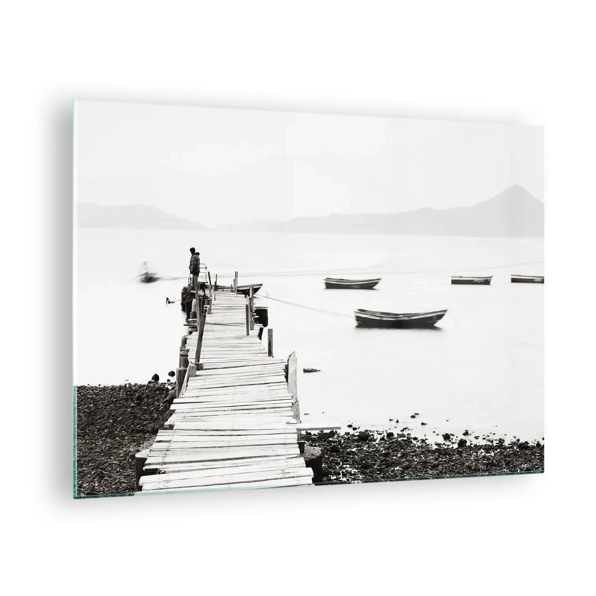 Quadro su vetro - Vista in bianco e nero di un molo di legno su un lago - 70x50cm - Sull'acqua silenziosa e pura - Decorazione murale moderna per soggiorno e camera da letto ARTTOR