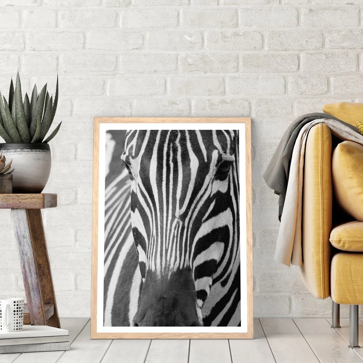 Poster in cornice rovere chiaro - Il mondo è in bianco e nero - 70x100 cm