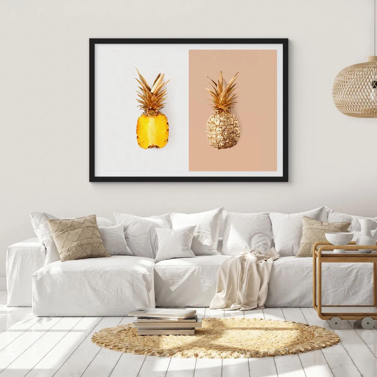 Poster in cornice nera - Metà di un ananas fresco e dorato su uno sfondo contrastante - 70x50cm - Ananas per due - Decorazione murale moderna per soggiorno e camera da letto ARTTOR