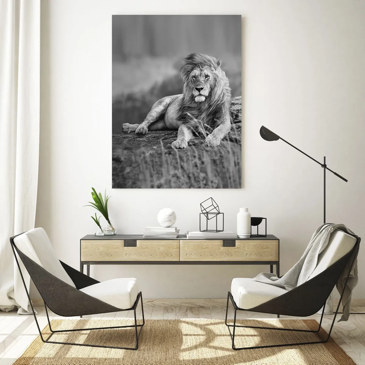 Quadro su vetro - Leone appoggiato su una roccia in stile monocromatico - 70x100cm - La siesta del re - Decorazione murale moderna per soggiorno e camera da letto ARTTOR