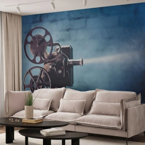 Fotomurali Premium Sand - Un vecchio proiettore cinematografico proietta luce sulla parete. - 100x70cm - Nel vecchio cinema - Decorazione murale moderna per soggiorno e camera da letto ARTTOR