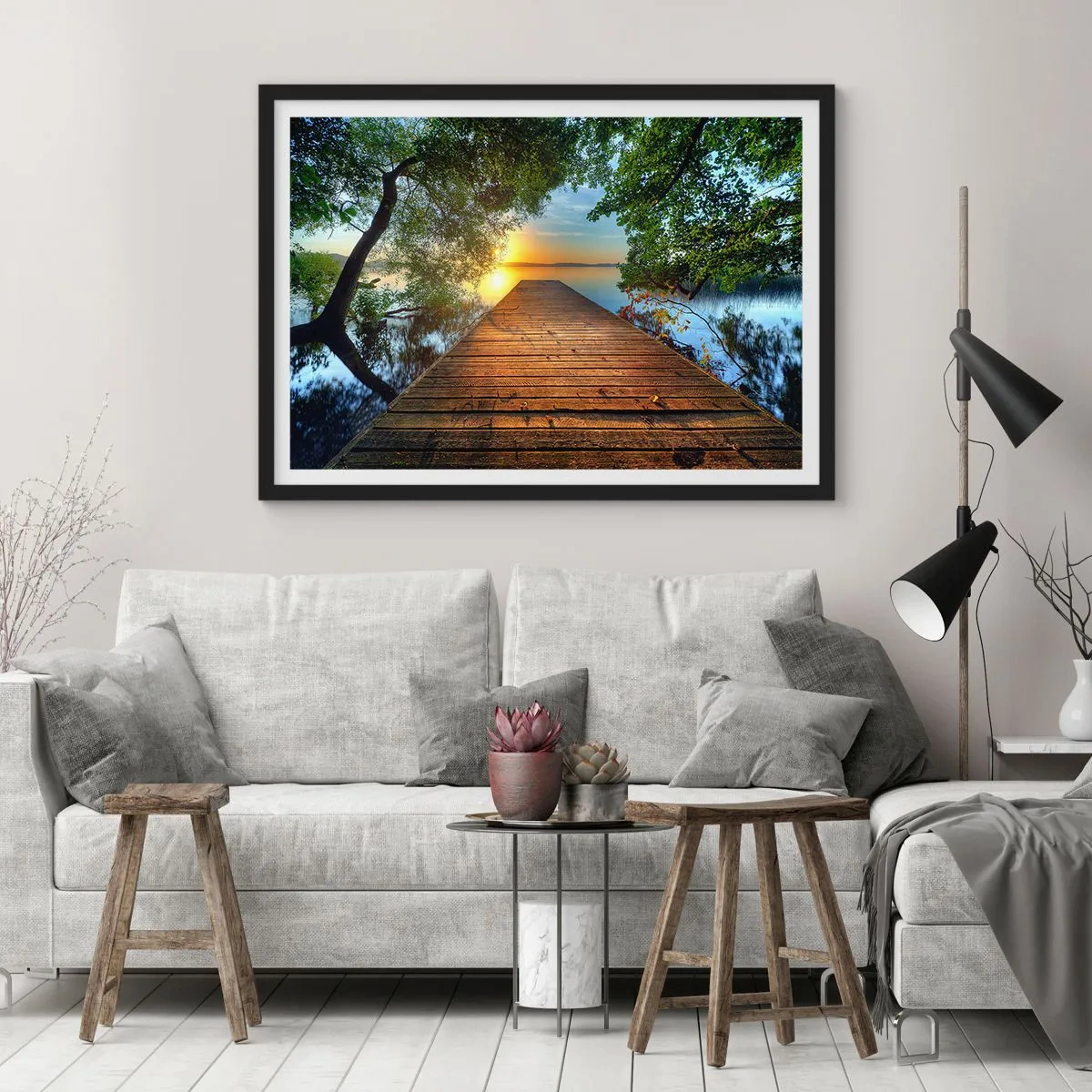 Poster in cornice nera - Un molo di legno circondato dal verde durante il tramonto - 100x70cm - Non avere fretta, siediti - Decorazione murale moderna per soggiorno e camera da letto ARTTOR