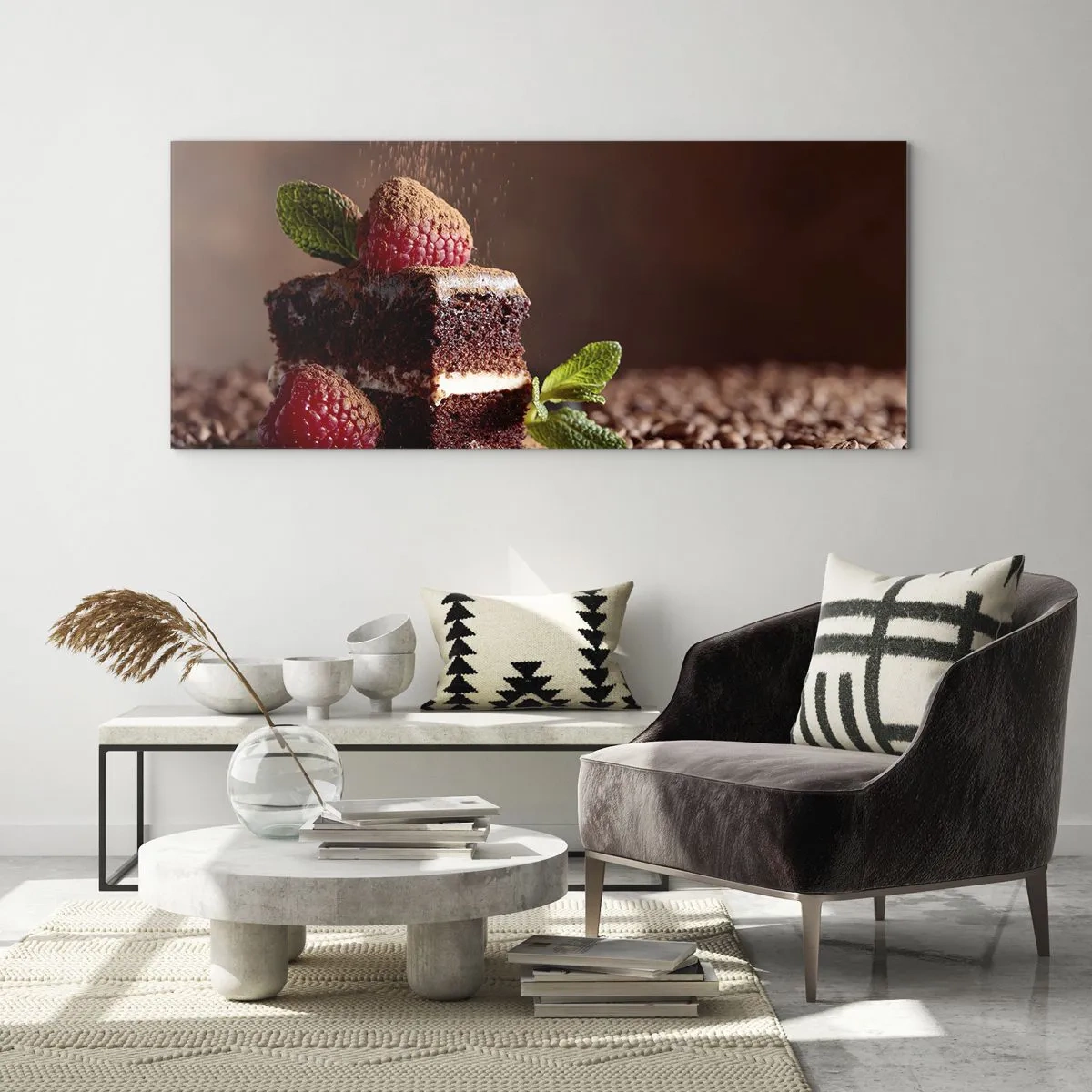 Quadro su vetro - Torta al cioccolato con lamponi e menta su uno sfondo di fave di cacao - 140x50cm - La vita è dolce - Decorazione murale moderna per soggiorno e camera da letto ARTTOR