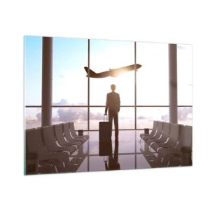 Quadro su vetro - Un uomo con una valigia all'aeroporto osserva un aereo decollare. - 100x70cm - Hai tempo, rallenta - Decorazione murale moderna per soggiorno e camera da letto ARTTOR