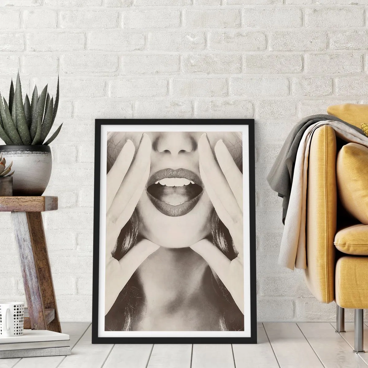 Poster in cornice nera - Primo piano artistico delle labbra in stile monocromatico - 50x70cm - Arrivo! - Decorazione murale moderna per soggiorno e camera da letto ARTTOR