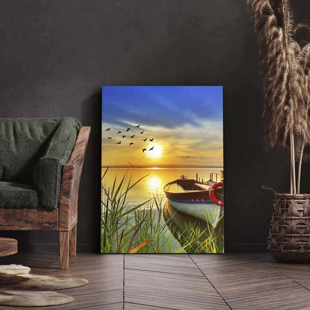 Quadro su tela - Stampe su Tela - Una barca sulla riva di un lago al tramonto - 50x70cm - I cormorano volano già via - Decorazione murale moderna per soggiorno e camera da letto ARTTOR